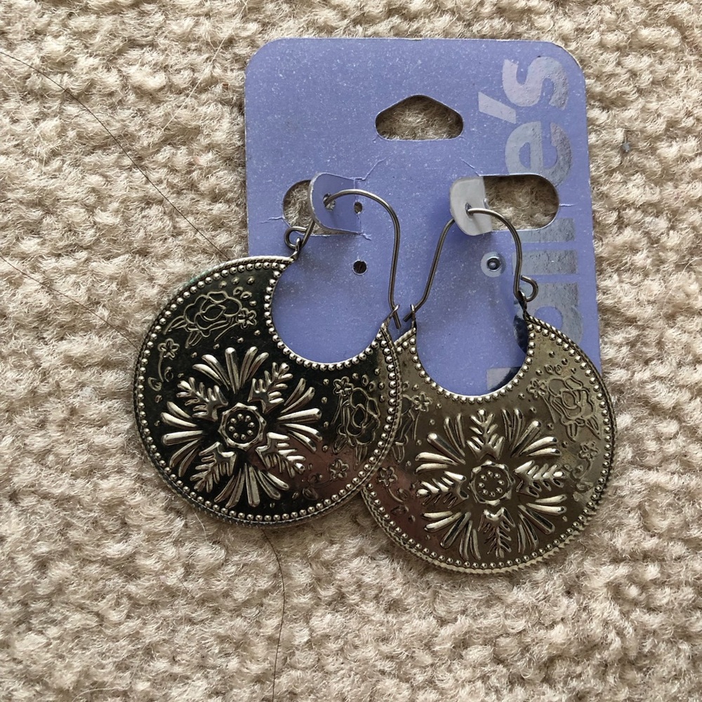 Claire’s Sliver hoop floral earrings